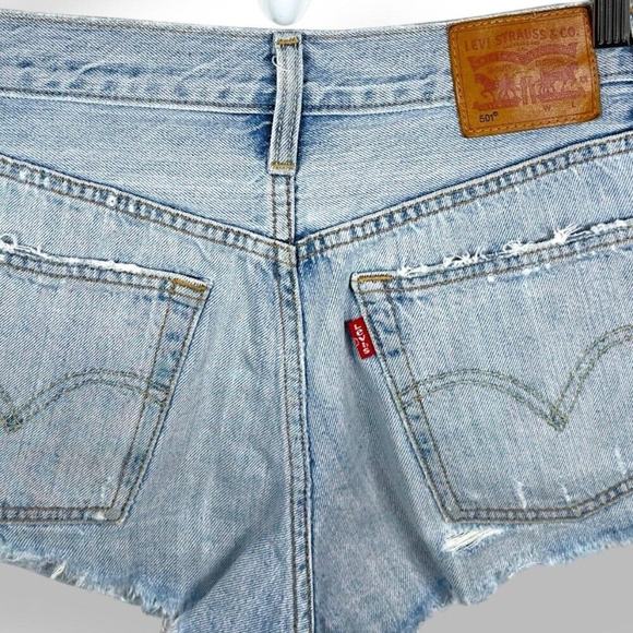 Levi's 501 Women's Light Wash Denim Cut Off High Waisted Jeans Shorts size W25 - Picture 3 of 6